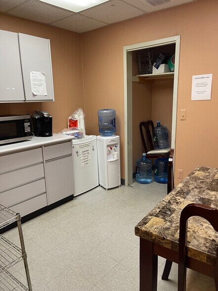 More Photos Of 1553 State Route 27, Somerset Medical For Sale