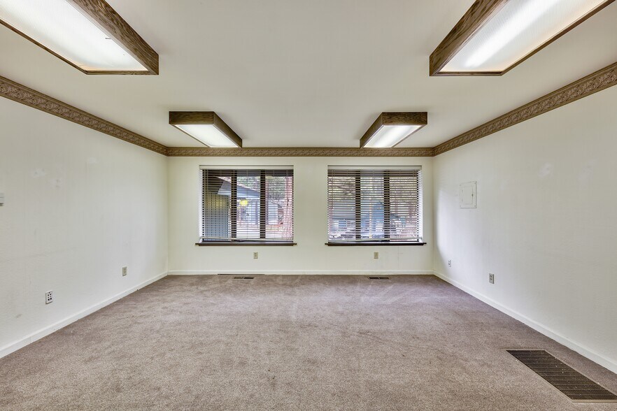 More Photos Of 2311 Lake Tahoe Blvd, South Lake Tahoe Office For Lease
