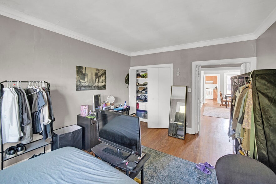 More Photos Of 1024 Noyes St, Evanston Apartments For Sale