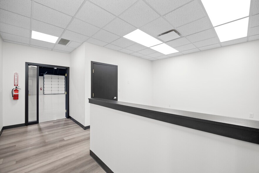 More Photos Of 9941 York Theta Dr, North Royalton Service For Lease