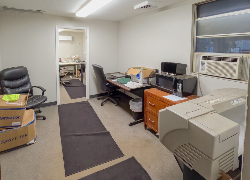 More Photos Of 722 Ketcham St, Indianapolis Warehouse For Sale