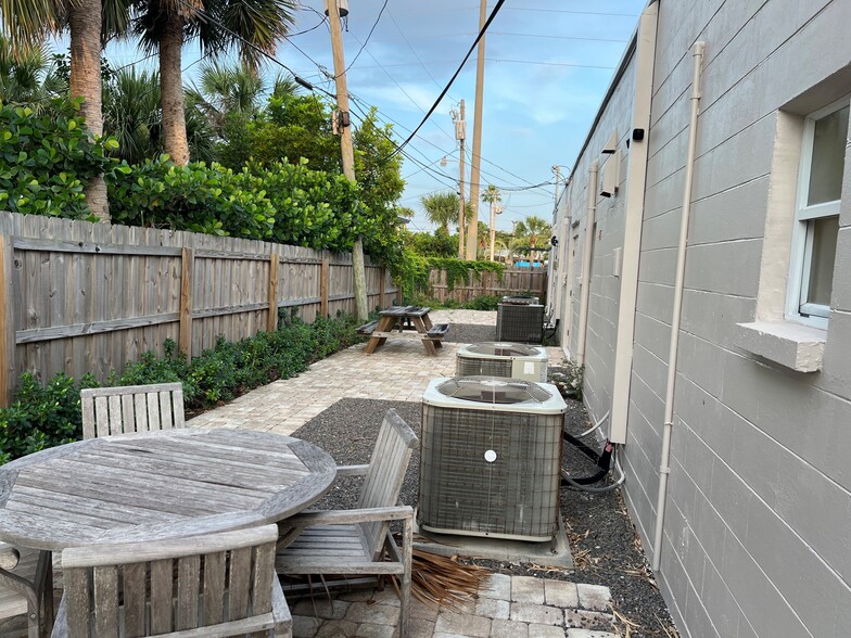 More Photos Of 105-111 Cleveland Ave, Cocoa Beach Storefront For Sale