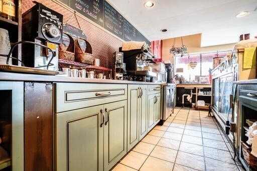 More Photos Of 2650-2652 E Somerset St, Philadelphia Restaurant For Lease