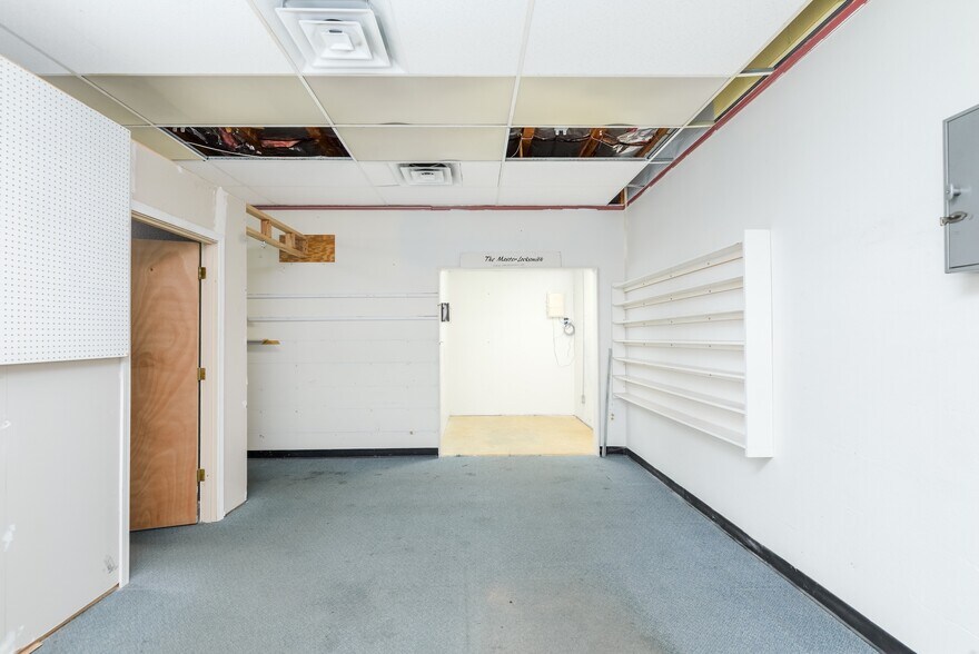 More Photos Of 445 W Washington St, Sequim Freestanding For Lease