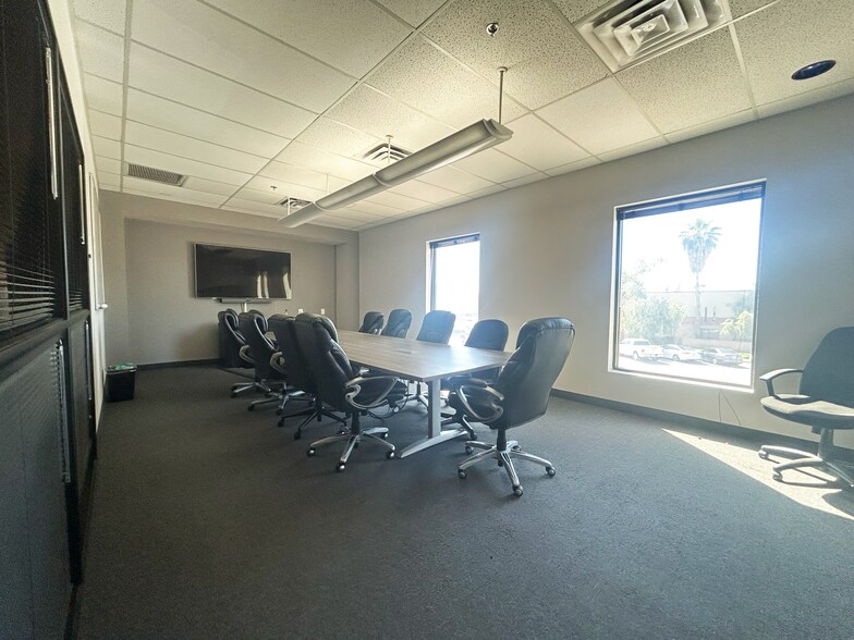 More Photos Of 4615 S 33rd Pl, Phoenix Distribution For Sale