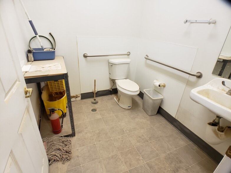 More Photos Of 215 N Redwood Rd, North Salt Lake Flex For Sale