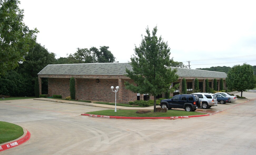 More Photos Of 8705 Davis Blvd, Keller Freestanding For Sale