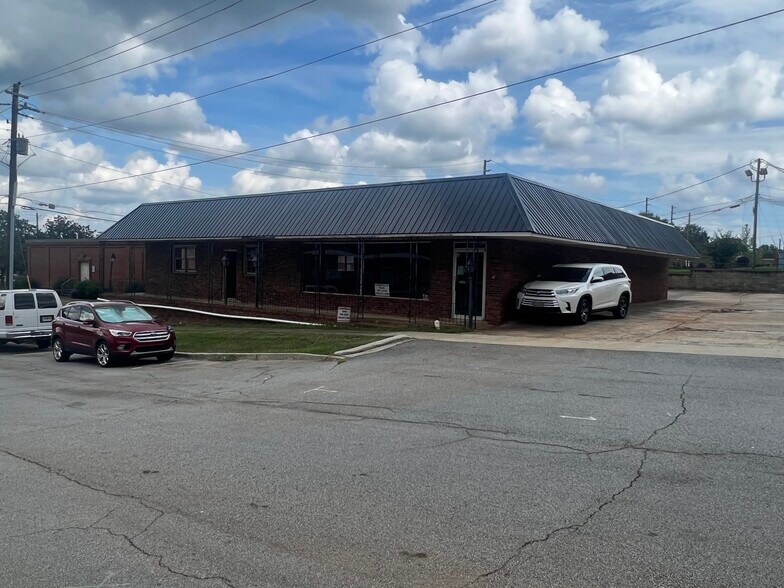 Primary Photo Of 104 E Marion St, Eatonton Office For Lease