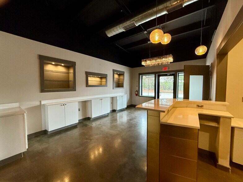 More Photos Of 2105 Juniper Lake Rd, West End Medical For Lease