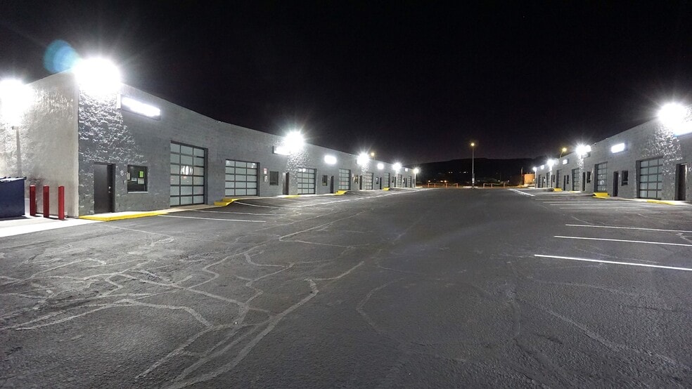 More Photos Of 4030 Stockton Hill Rd, Kingman Light Distribution For Lease