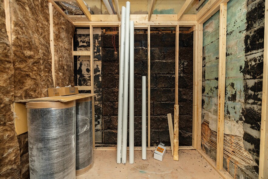 More Photos Of 115 N Main St, Lindsborg General Retail For Sale