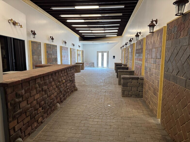 More Photos Of 4641 Telegraph Rd, Los Angeles Manufacturing For Sale