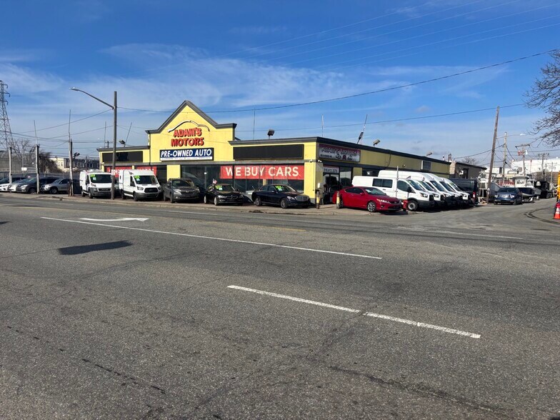 More Photos Of 553 Burnside Ave, Inwood Industrial For Lease