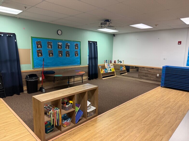 More Photos Of 5225 N 158th Ave, Omaha Daycare Center For Lease