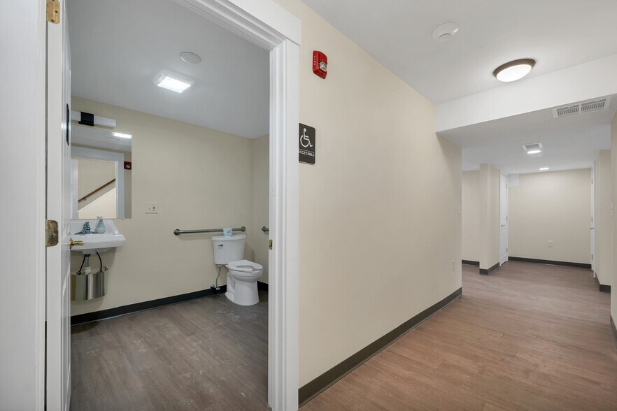 More Photos Of 252 Daniel Webster Hwy, Meredith Office For Sale