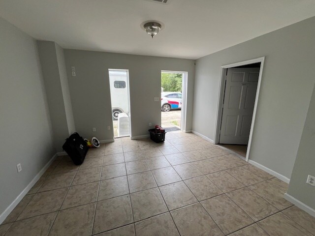 More Photos Of 107 Industrial Ct, Freeport Industrial For Sale