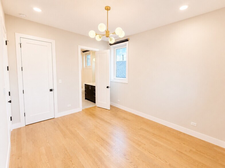 More Photos Of 1653 W Division St, Chicago Storefront Retail Residential For Sale