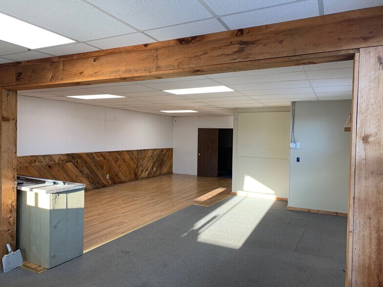 More Photos Of 1049 Tiogue Ave, Coventry Showroom For Lease
