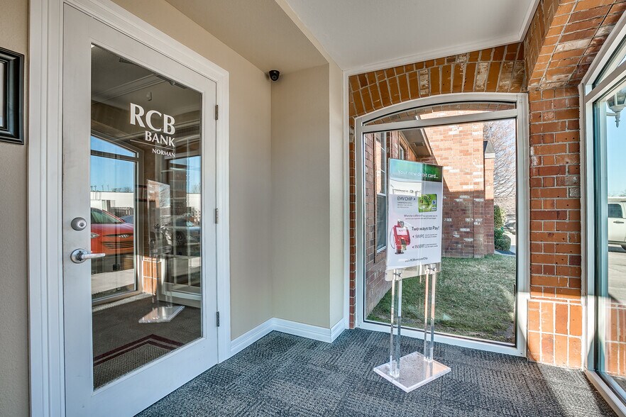 More Photos Of 1120 Rambling Oaks Dr, Norman Office For Lease