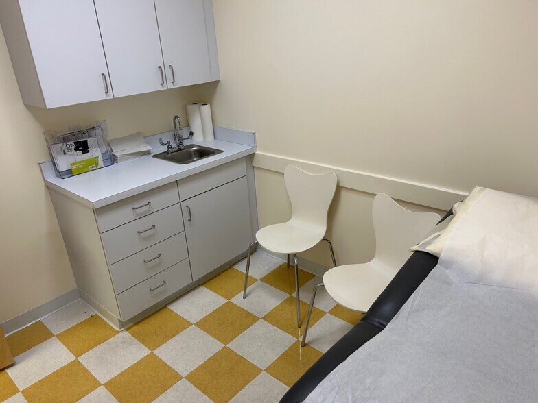 More Photos Of 25 Marston St, Lawrence Medical For Lease