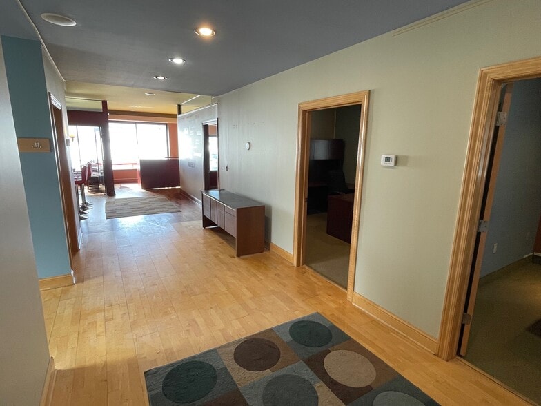 More Photos Of 4030-4032 Shoreline Dr, Spring Park Storefront Retail Office For Lease