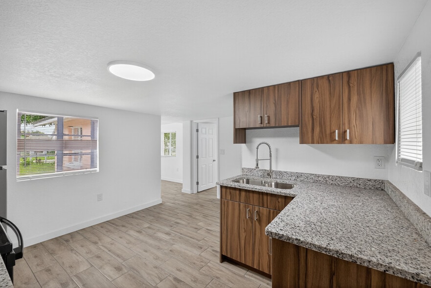 More Photos Of 2710 53rd Ave N, Saint Petersburg Multifamily For Sale