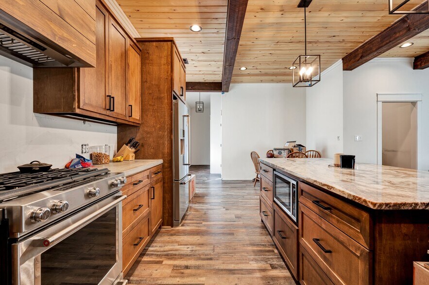 More Photos Of 1050 Whisperwood Trl NE, Cleveland Light Distribution For Sale