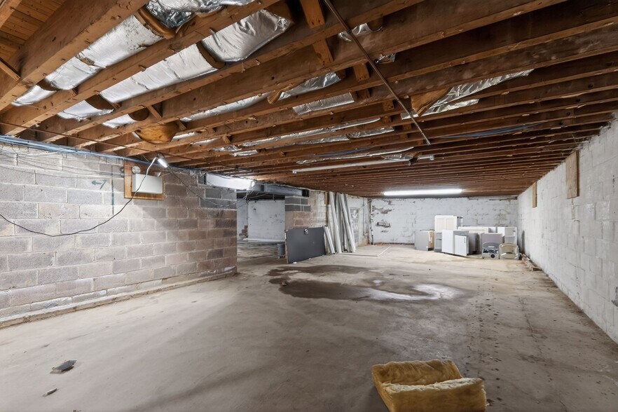 More Photos Of 13 N York Rd, Willow Grove Freestanding For Lease