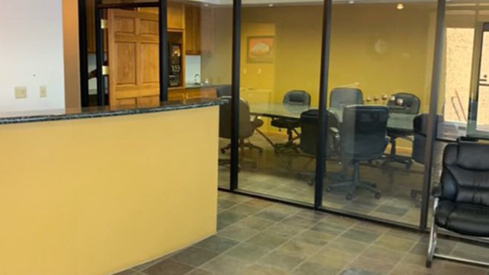 More Photos Of 12621 N Paradise Village Pky W, Phoenix Service Station For Sale