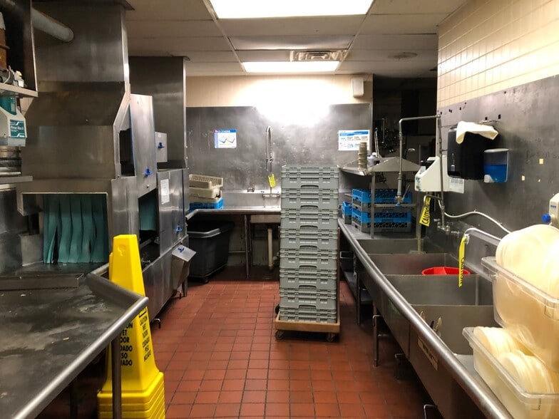 More Photos Of 2613 E Clairemont Ave, Eau Claire Restaurant For Lease