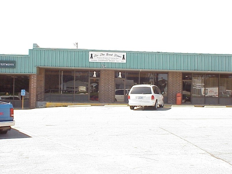 Primary Photo Of 2617 1st Ave E, Newton Unknown For Lease