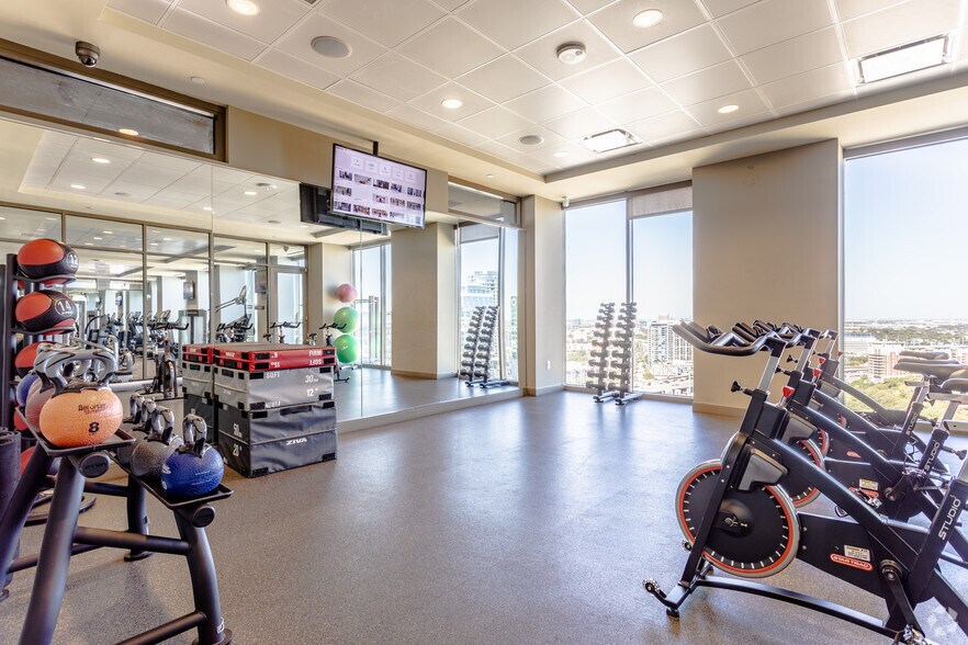 More Photos Of 1701 Payne St, Dallas Apartments For Lease