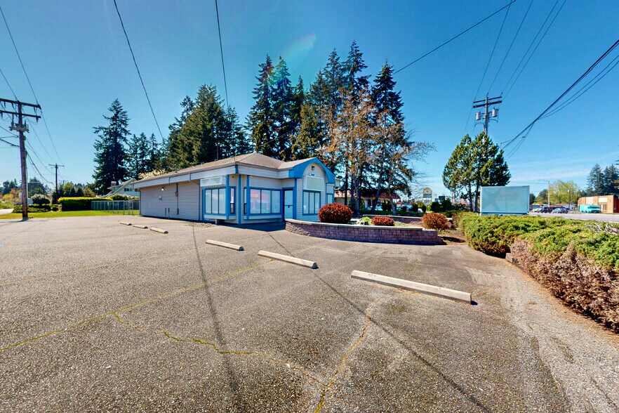 Primary Photo Of 7447 Martin Way E, Lacey Veterinarian Kennel For Sale