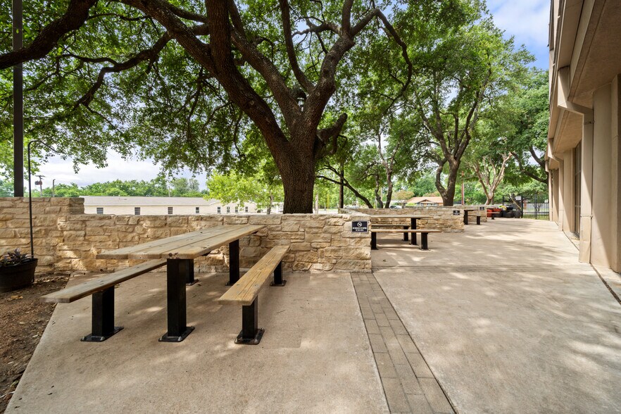 More Photos Of 7620 Guadalupe St, Austin Office For Lease