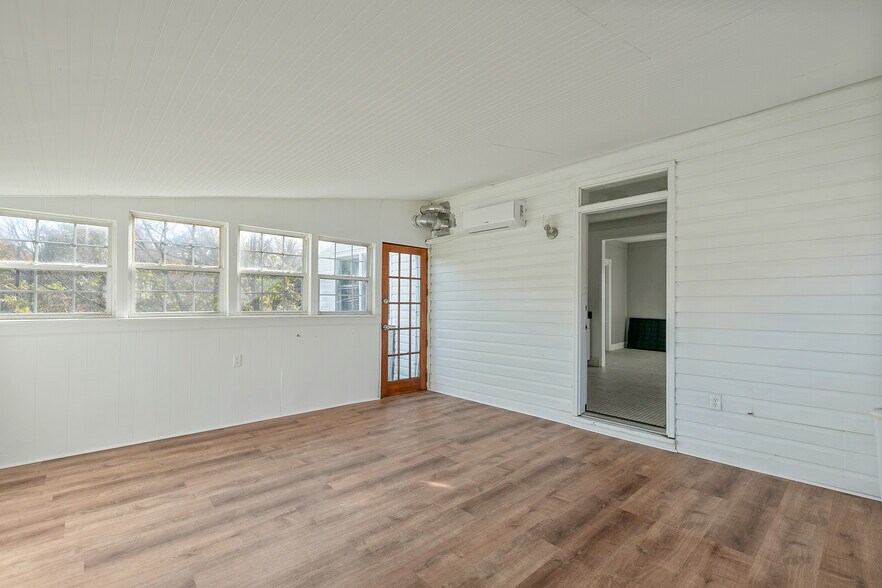 More Photos Of 307 Railroad Ave, Ashland Storefront Retail Residential For Sale