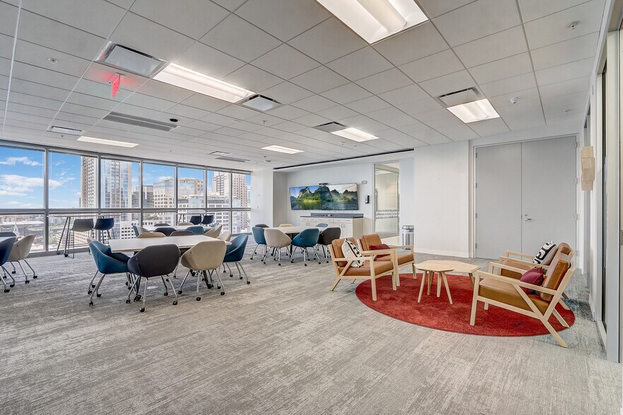 More Photos Of 111 N Magnolia Ave, Orlando Office For Lease