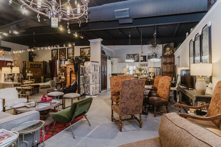 More Photos Of 736 N Andover Rd, Andover Storefront For Sale