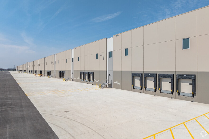 More Photos Of 100 W Compass Blvd, Joliet Distribution For Lease