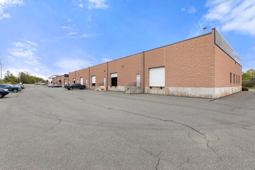 More Photos Of 65 Parker St, Newburyport Light Distribution For Lease