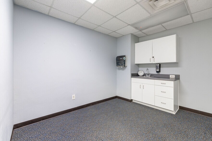 More Photos Of 744 SE 25th St, Oklahoma City Medical For Lease