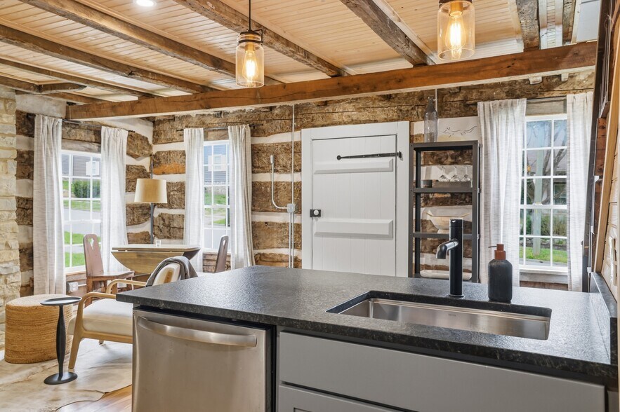 More Photos Of 202 E Walnut St, Danville Specialty For Sale