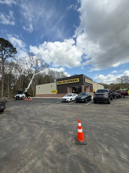 More Photos Of 7882 Upper River Rd, Tallassee Freestanding For Sale