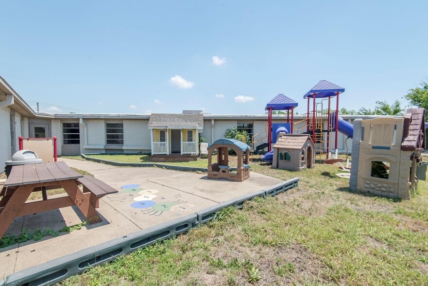 More Photos Of 1710 N McDonald St, McKinney Assisted Living For Sale