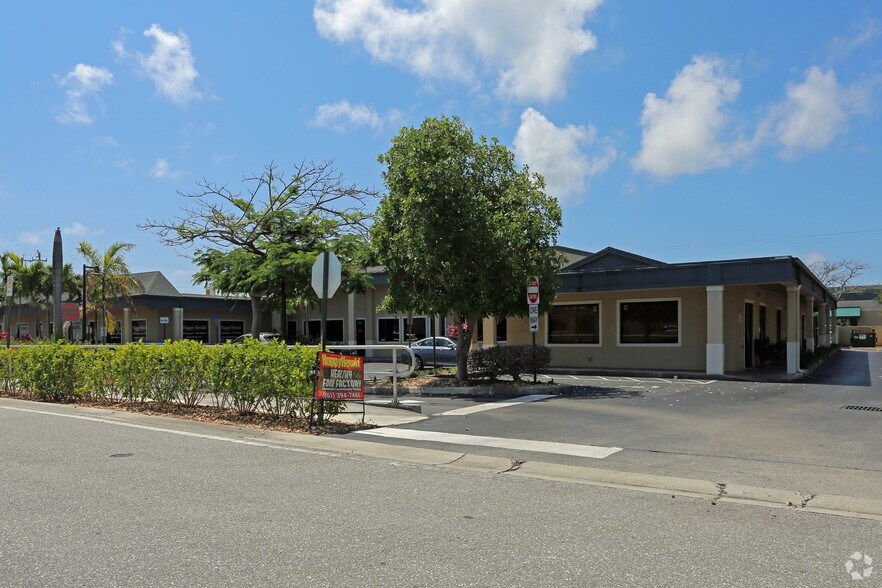 More Photos Of 134-160 NW 16th St, Boca Raton Light Distribution For Lease