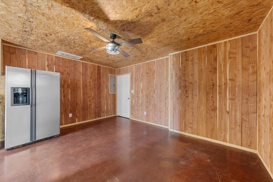 More Photos Of 248 Chitwood Rd, Gatesville Warehouse For Sale