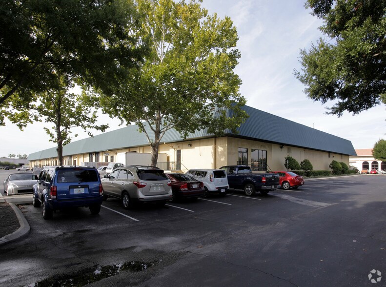 More Photos Of 4506 L B Mcleod Rd, Orlando Warehouse For Lease