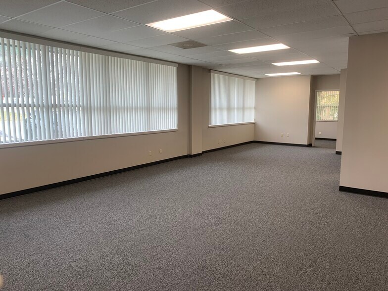More Photos Of 1400-1420 NW Vivion Rd, Kansas City Office For Lease