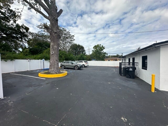 More Photos Of 1314 S Semoran Blvd, Orlando Office For Lease