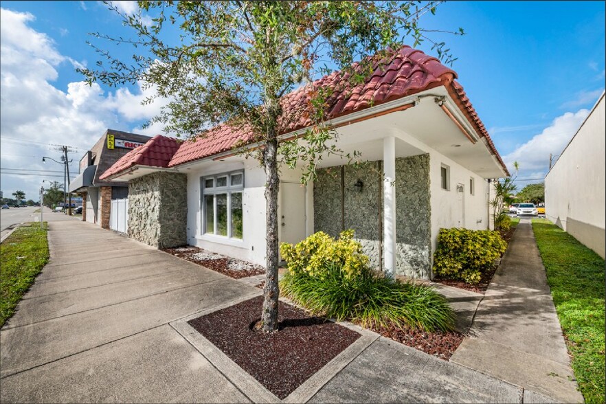 Primary Photo Of 4749 Hollywood Blvd, Hollywood Storefront Retail Office For Sale