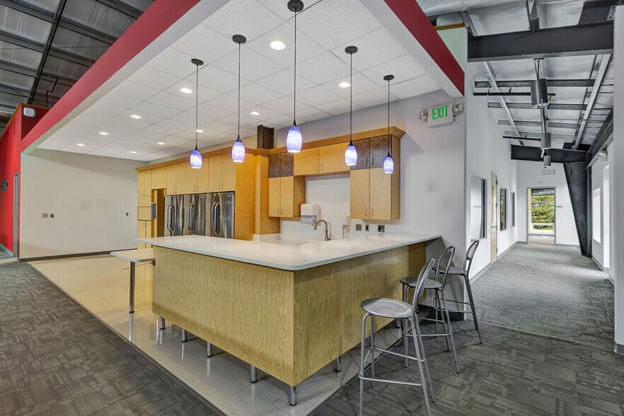 More Photos Of 4400 Port Union Rd, West Chester Light Distribution For Lease